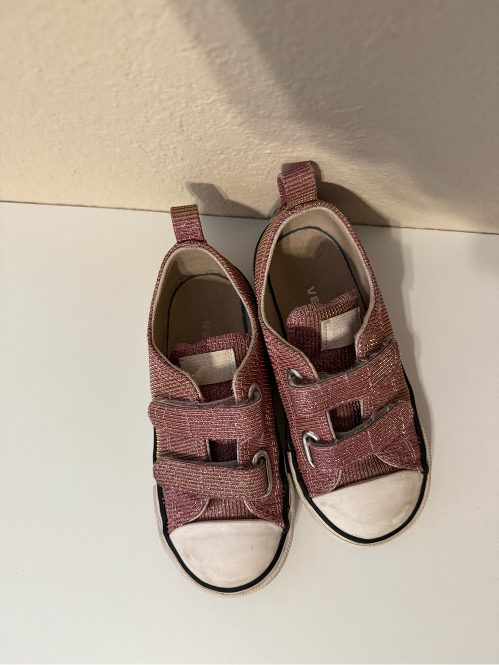Converse Kids Velcro Sneakers in Dusty Rose